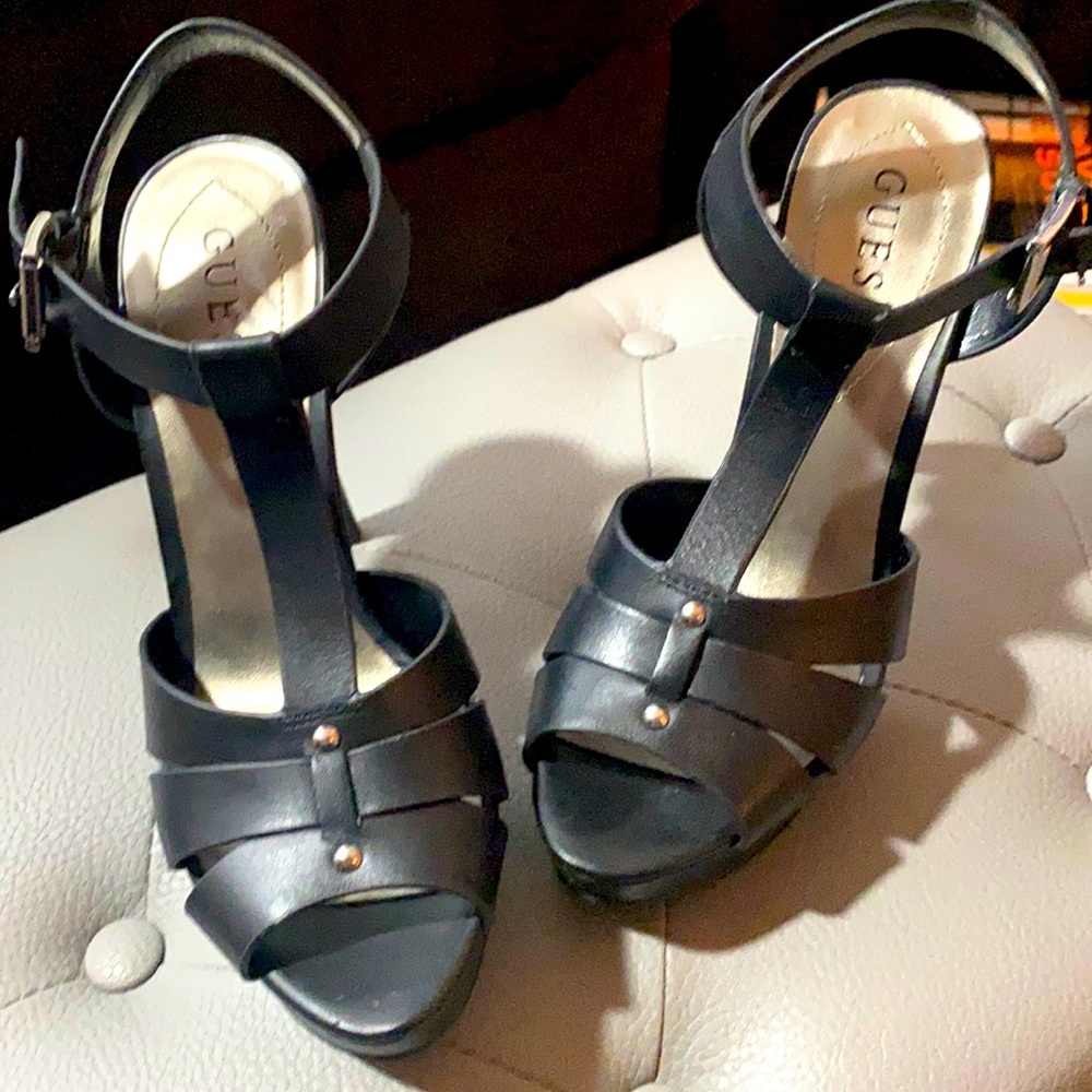 Guess sandals